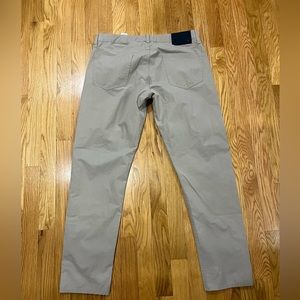 VINEYARD VINES 33 x 30 TAN 5 POCKET ON THE GO PERFORMANCE PANTS NEW WITH TAGS